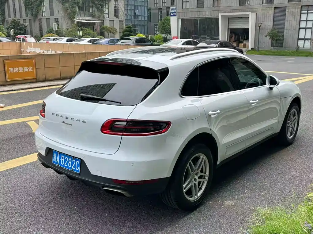 Porsche Macan — миниатюра 4