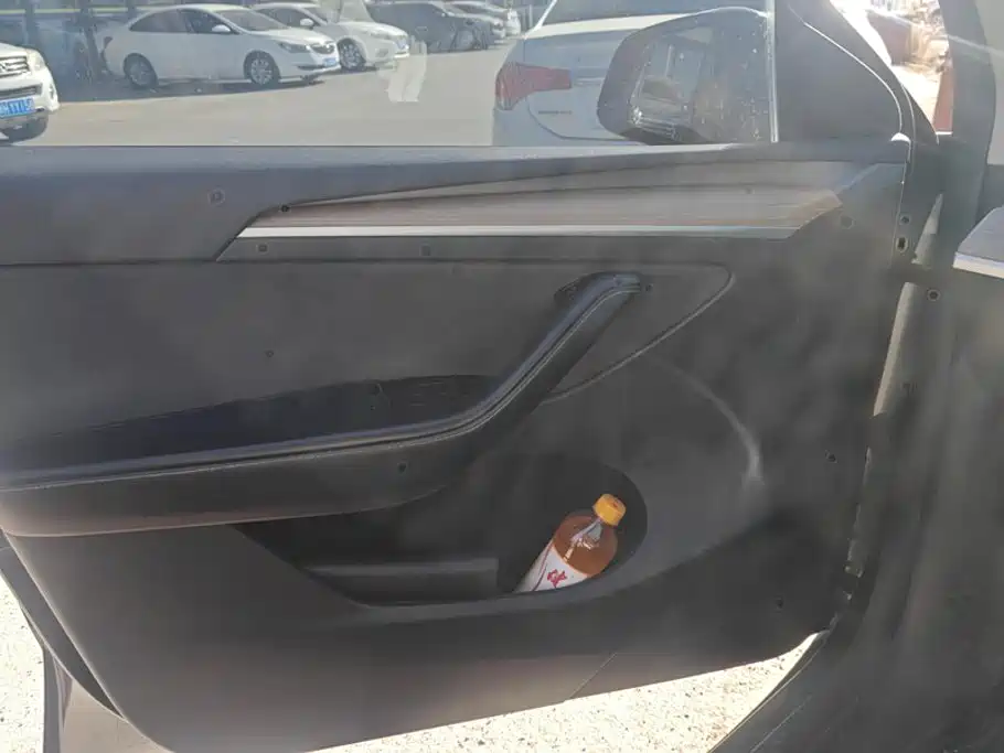 Tesla Model Y — миниатюра 7