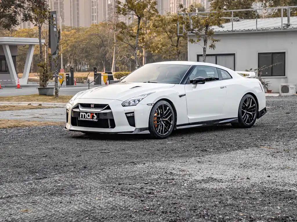 NISSAN GT R