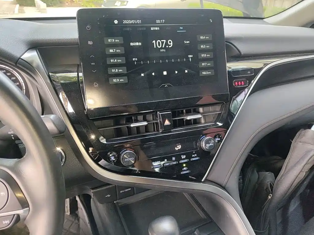 Toyota Camry — миниатюра 13