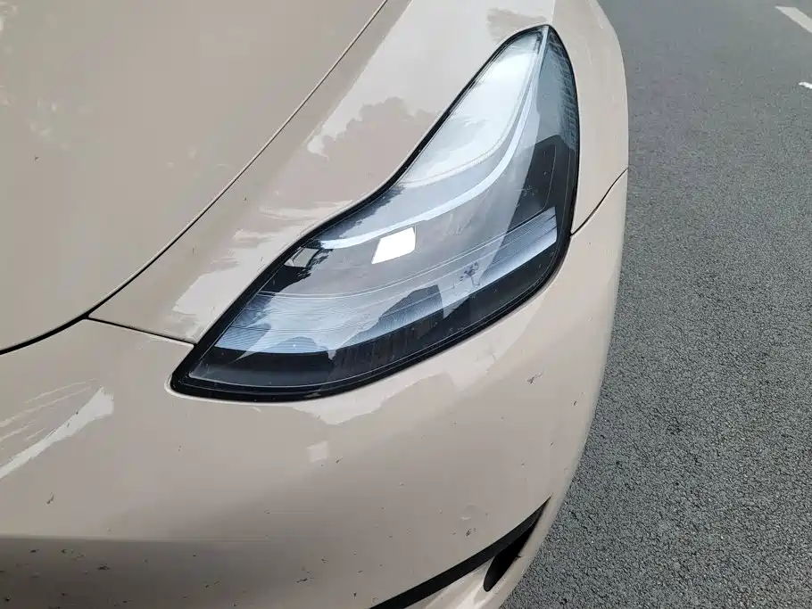 Tesla Model Y — миниатюра 5
