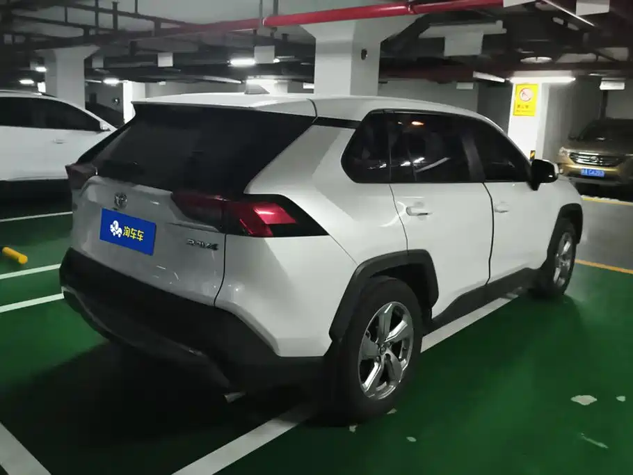 Toyota RAV4 — миниатюра 3