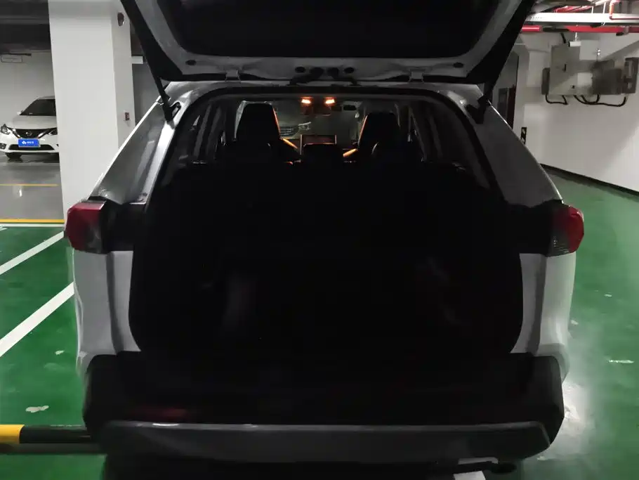 Toyota RAV4 — миниатюра 4