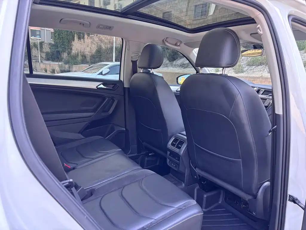 Volkswagen Tiguan L L 2018 330TSI AT Luxury