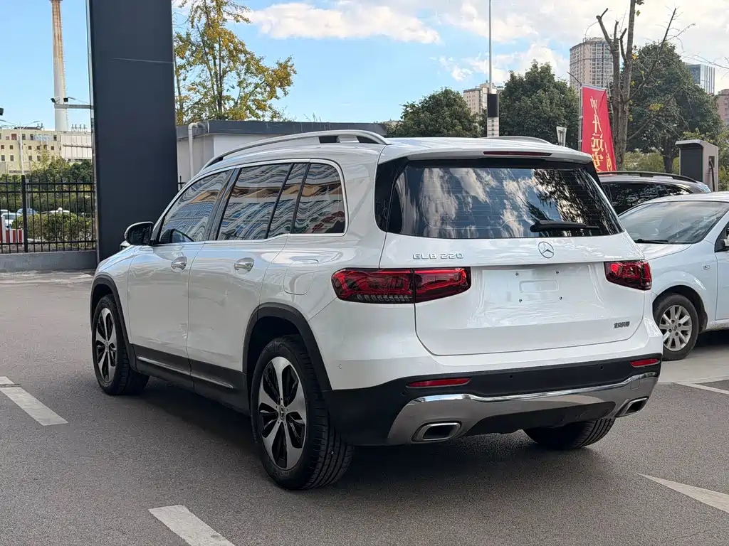 Mercedes-Benz GLB — миниатюра 8