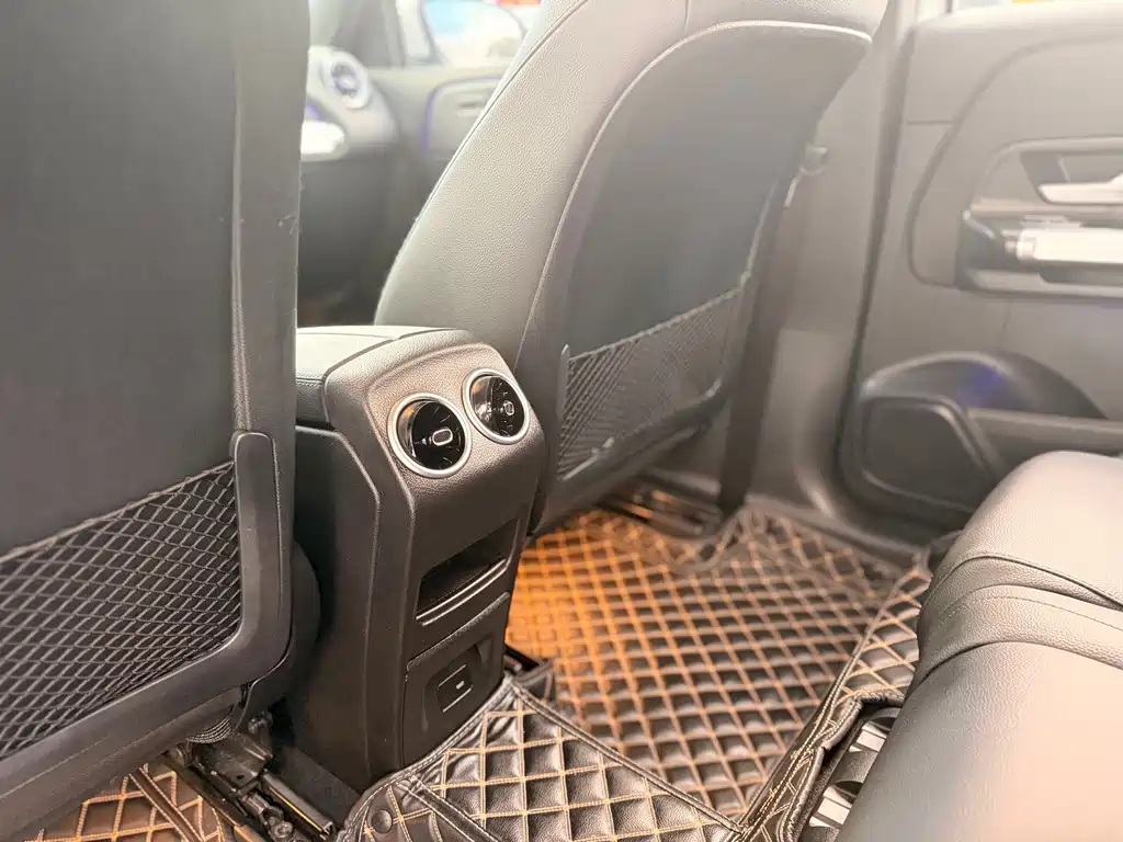 Mercedes-Benz GLB — миниатюра 18