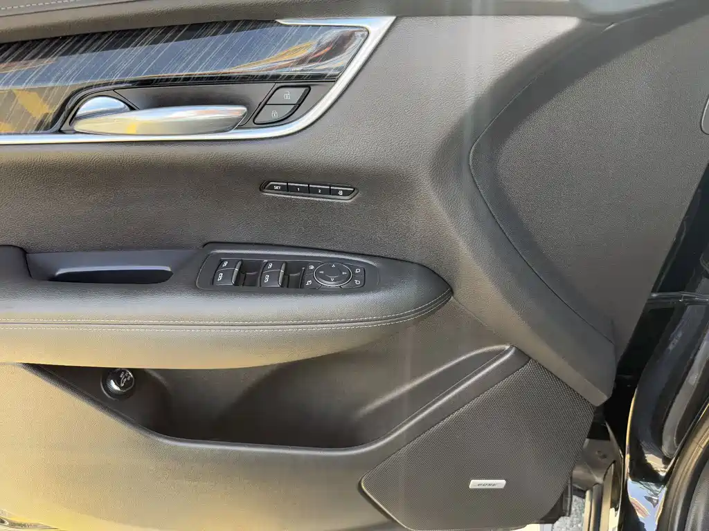 Cadillac XT6 — миниатюра 8