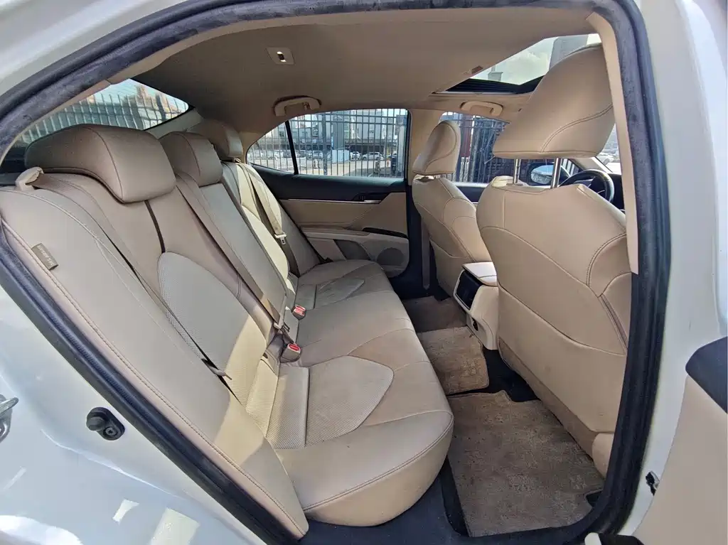 Toyota Camry — миниатюра 8