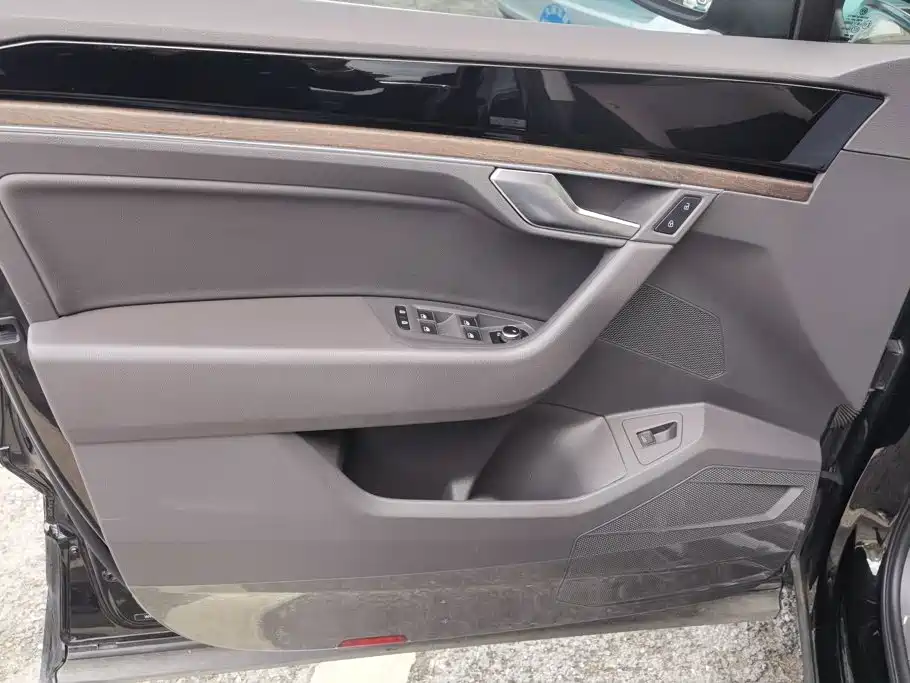 Volkswagen Touareg — миниатюра 7