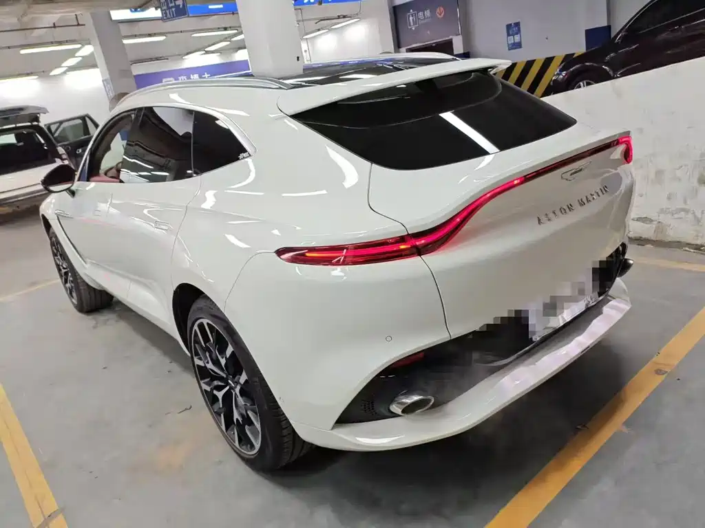 Aston Martin DBX — миниатюра 6
