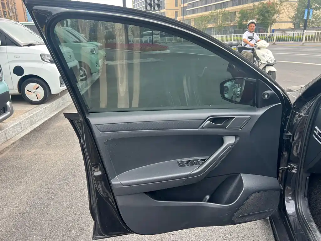 Volkswagen Jetta — миниатюра 15