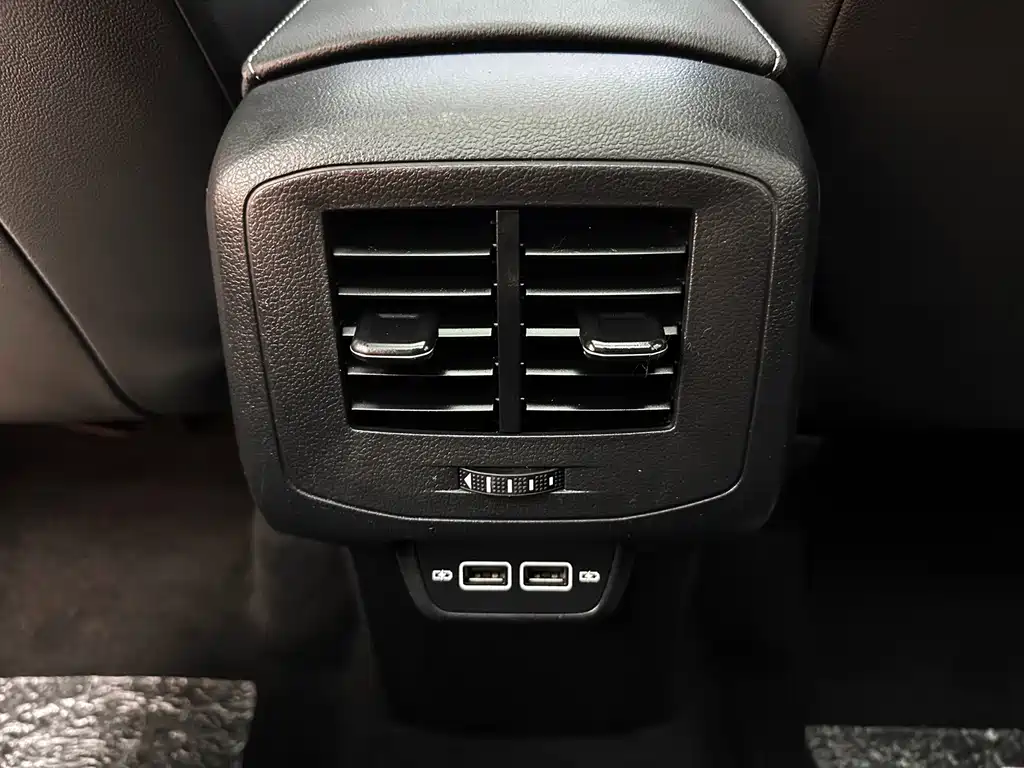 Volkswagen Tacqua 200TSI DSG Joy Connected Edition, фото 16