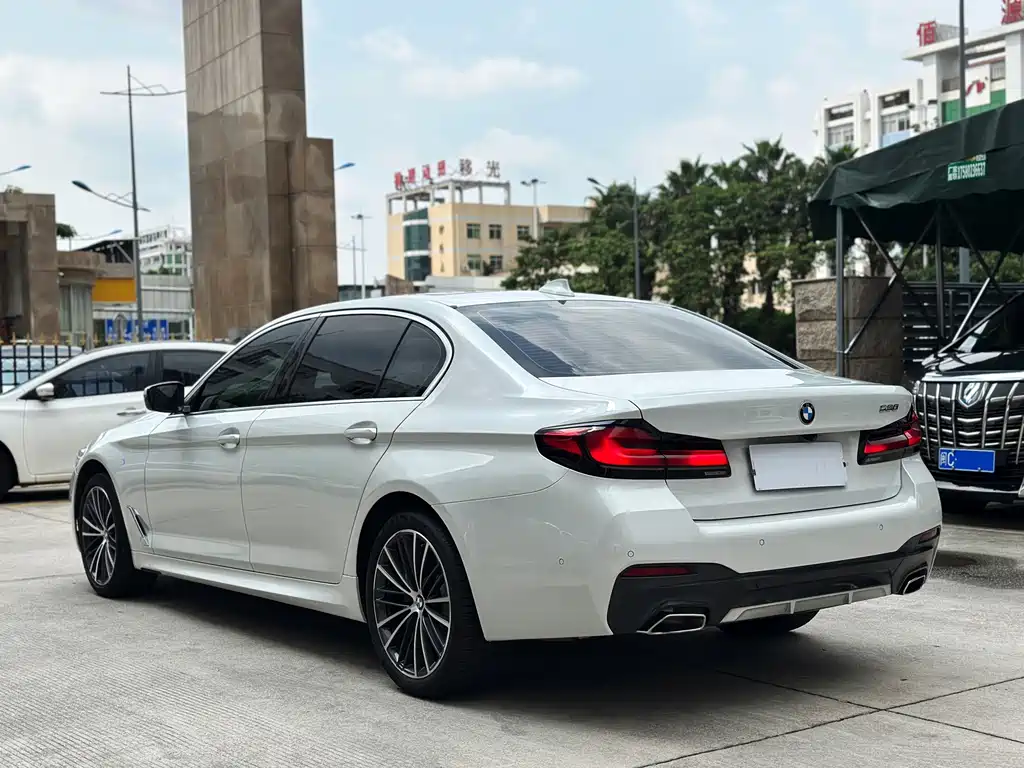 BMW 5 Series — миниатюра 4