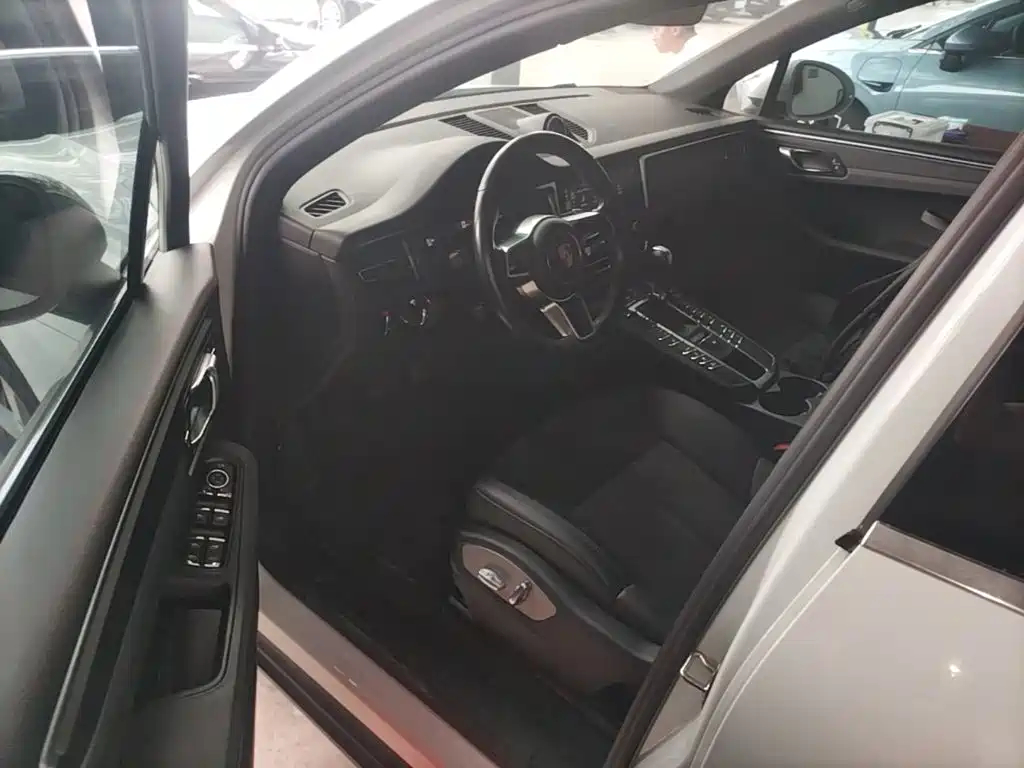Porsche Macan — миниатюра 12