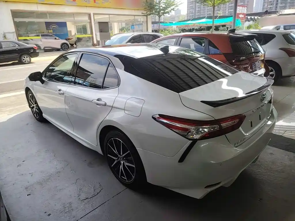 Toyota Camry — миниатюра 5