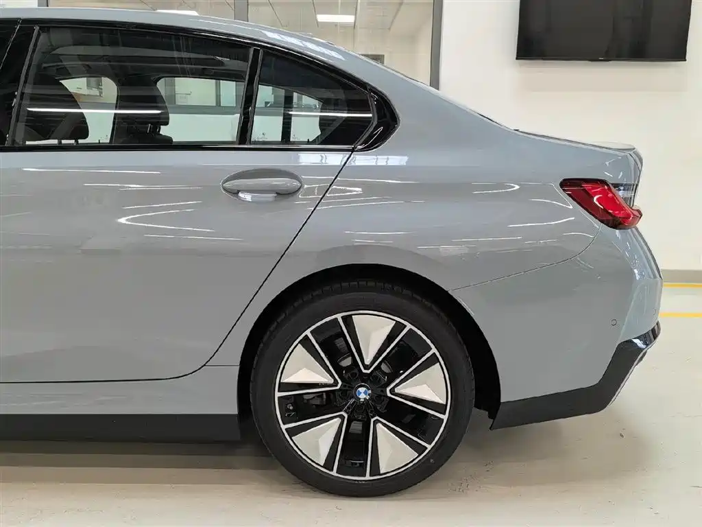 BMW i3 2026 eDrive 40 L