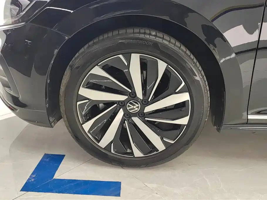 Volkswagen Passat 2025 330TSI Elite