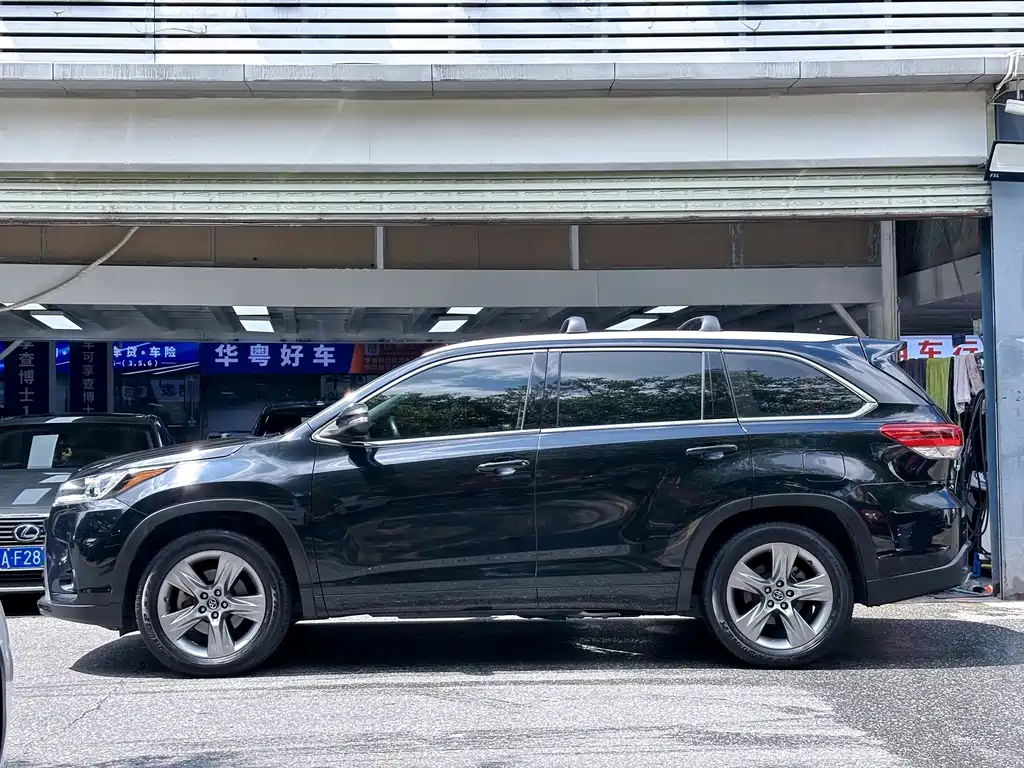 Toyota Highlander — миниатюра 3