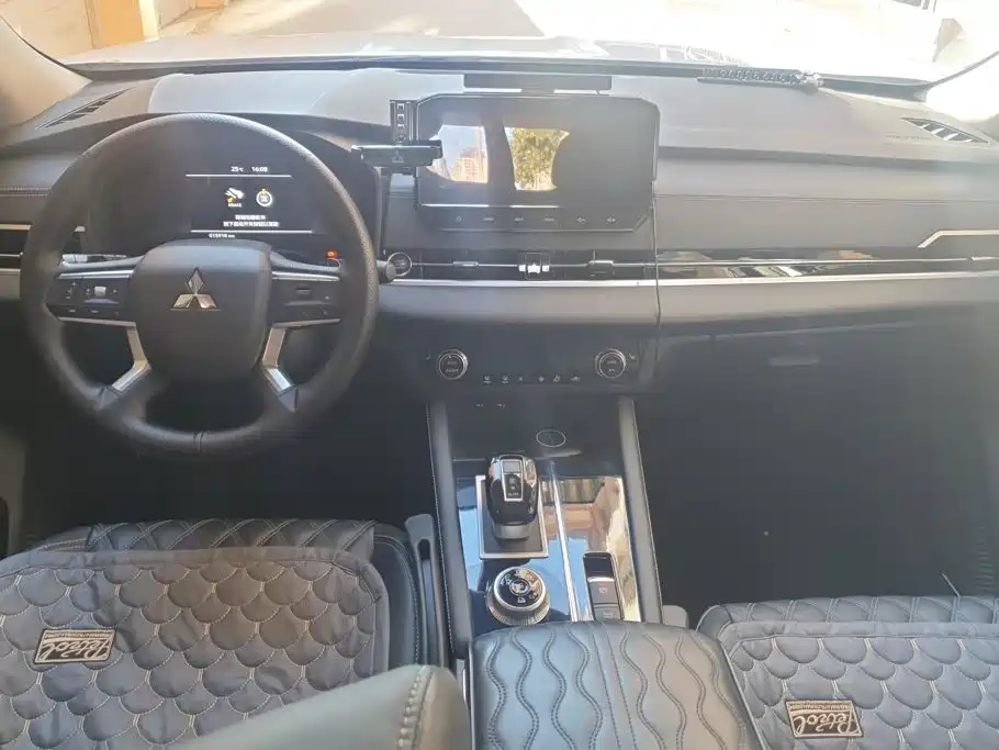 Mitsubishi Outlander — миниатюра 12
