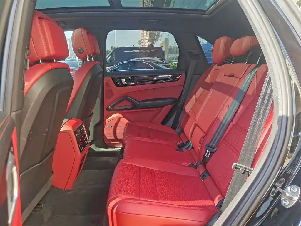 Porsche Cayenne — миниатюра 17