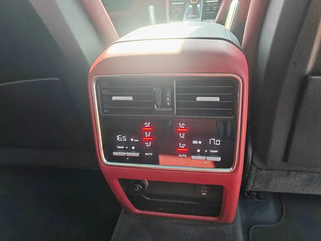 Porsche Cayenne — миниатюра 21