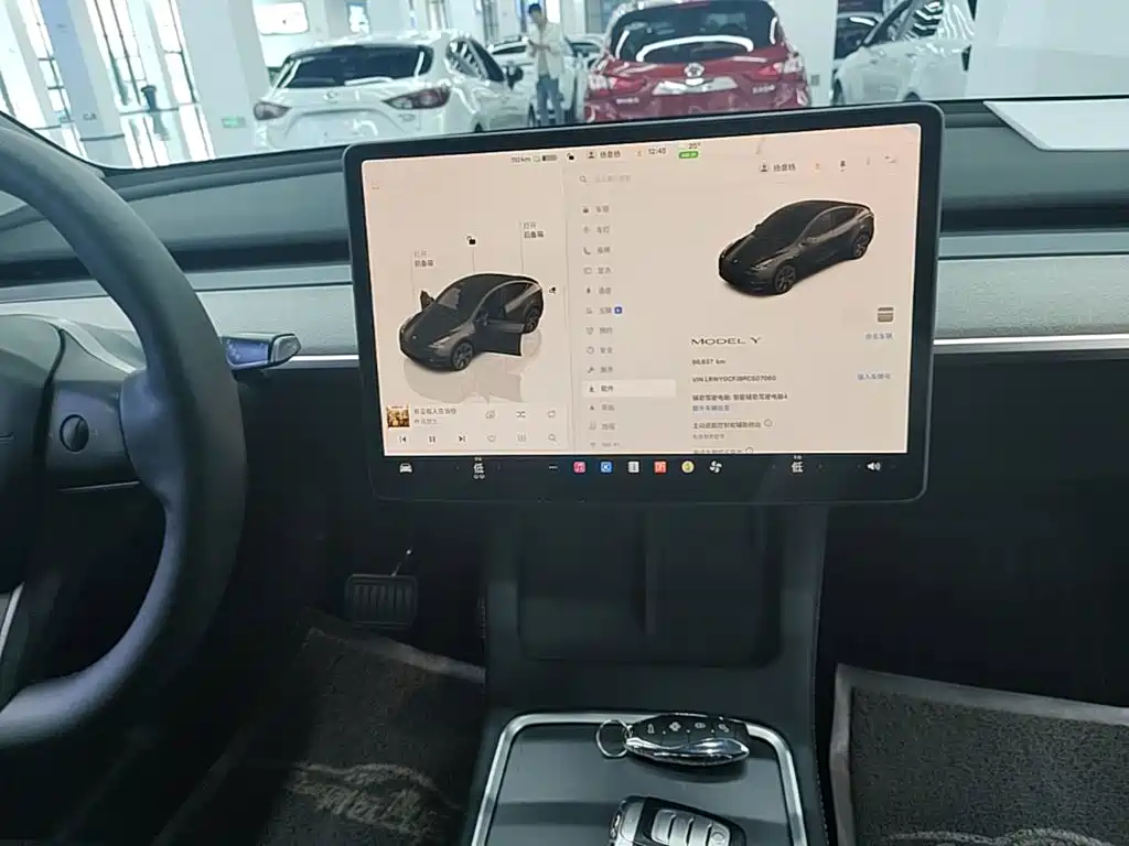 Tesla Model Y — миниатюра 13