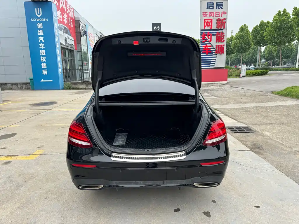 Mercedes-Benz E-Class — миниатюра 13
