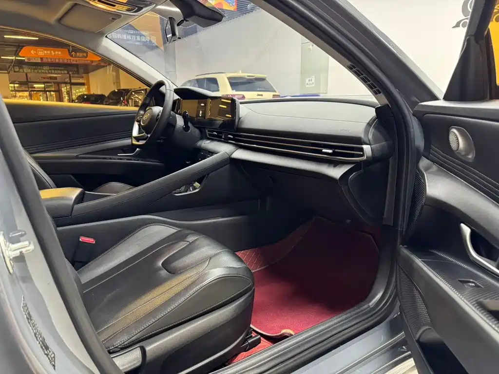 Hyundai Elantra — миниатюра 11