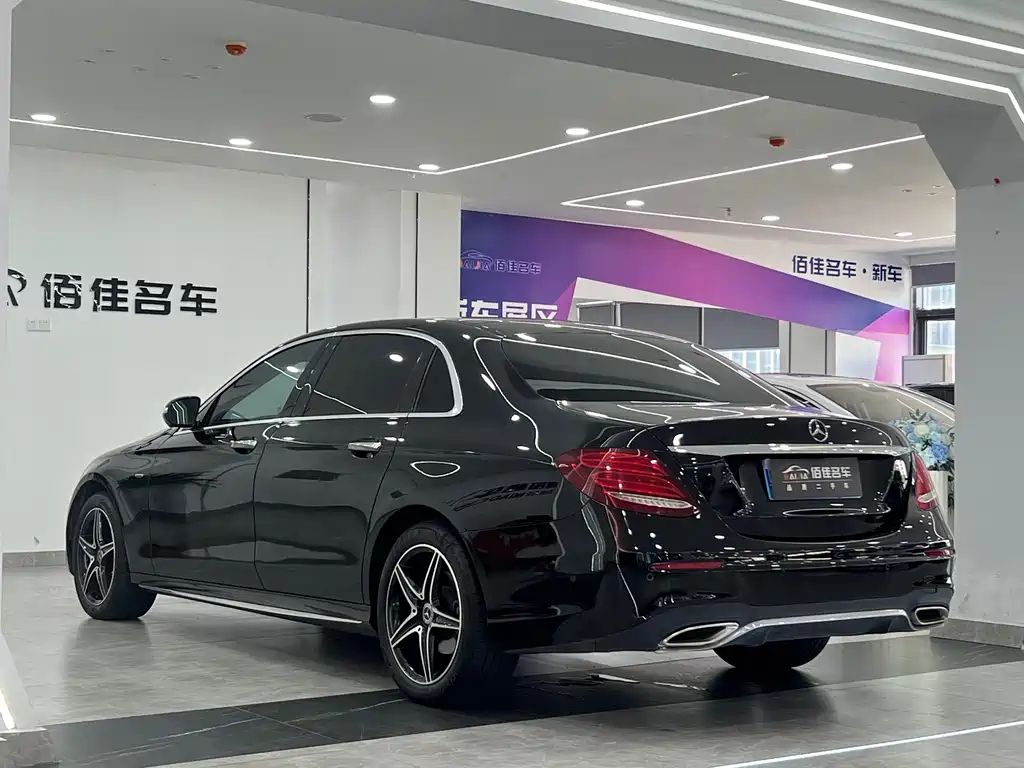 Mercedes-Benz E-Class — миниатюра 7