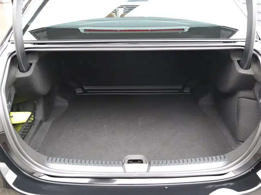Mercedes-Benz E-Class — миниатюра 30