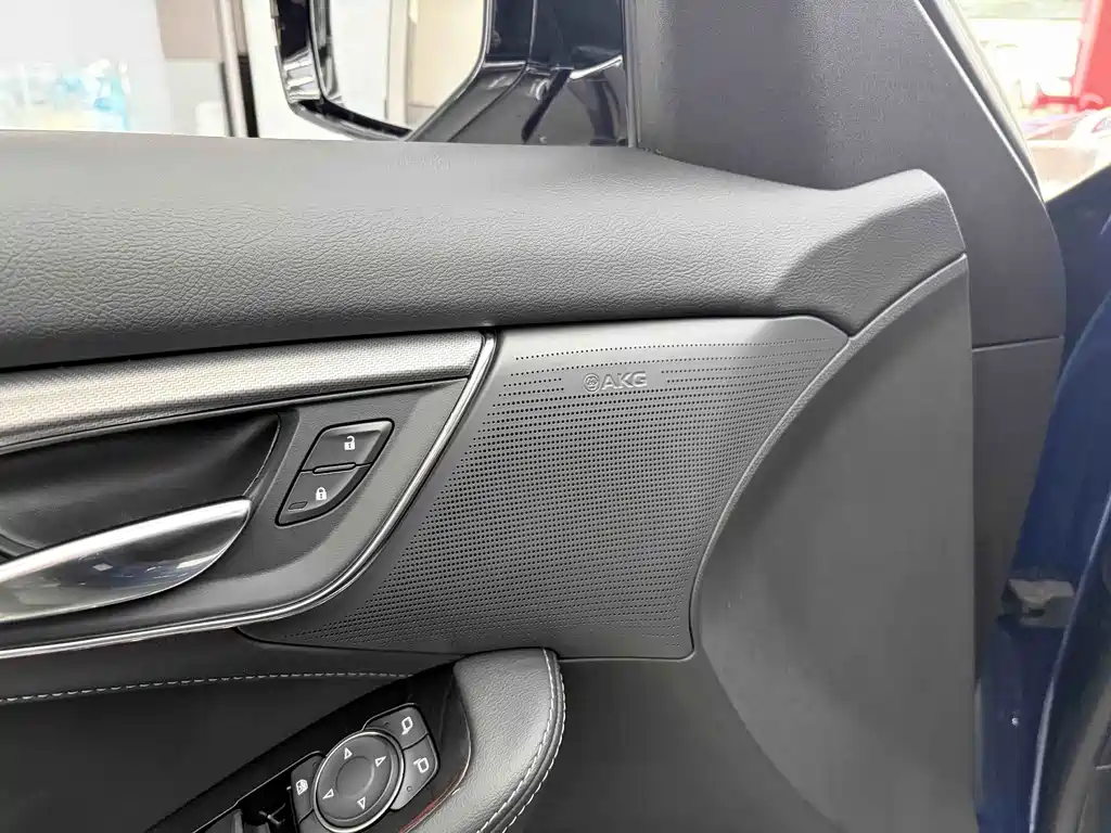 Cadillac CT5 — миниатюра 6