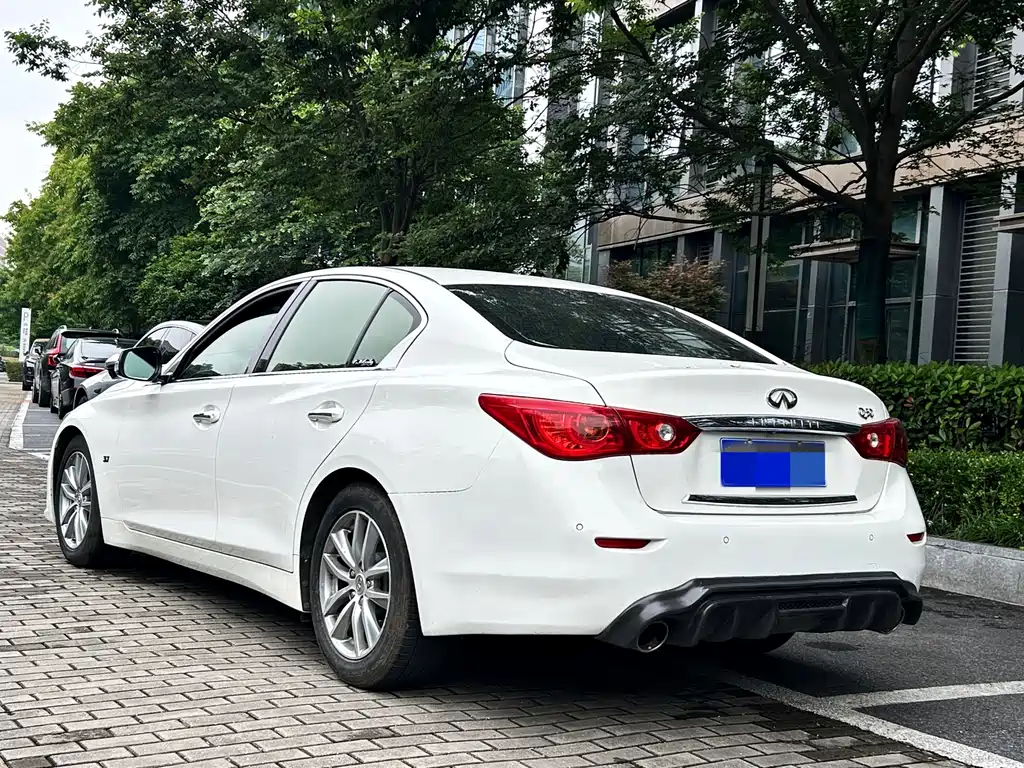 Infiniti Q50 2014 3.7L Comfort