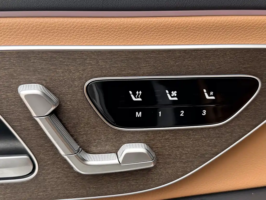 Mercedes-Benz E-Class — миниатюра 20