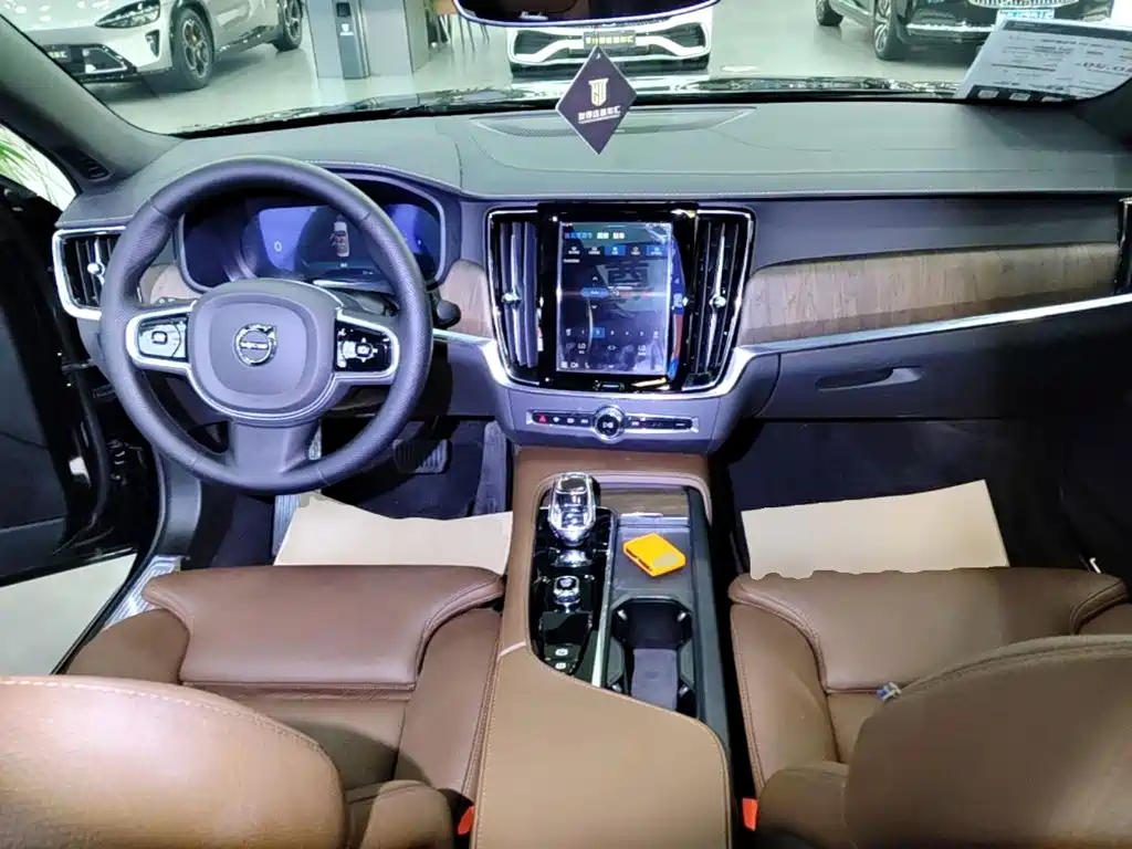 Volvo S90 — миниатюра 10