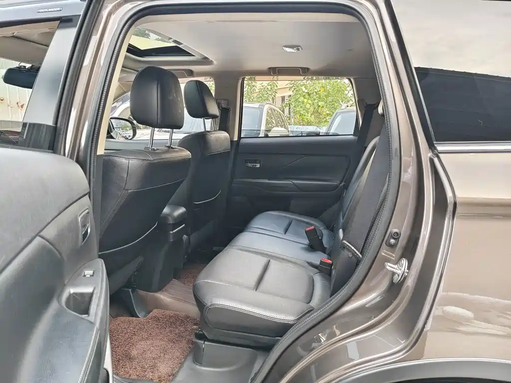 Mitsubishi Outlander (Import) — миниатюра 7