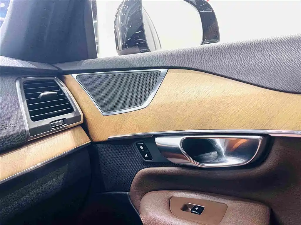 Volvo XC90 — миниатюра 17