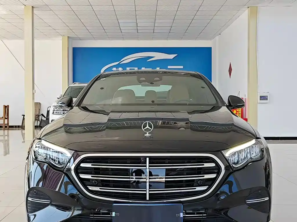 Mercedes-Benz E-Class — миниатюра 2