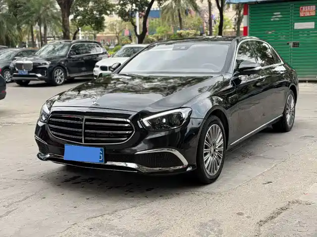 Mercedes-Benz E-Class — фото 1