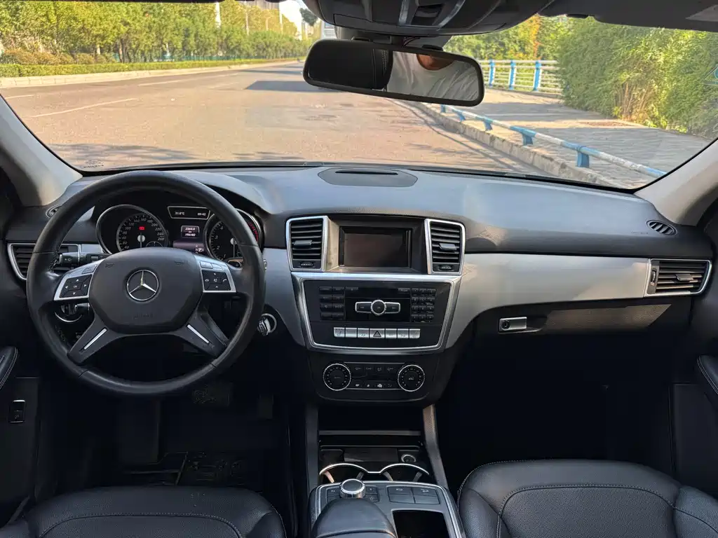 Mercedes-Benz M-Class — миниатюра 6