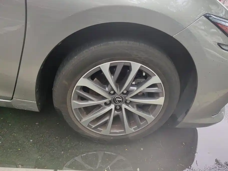 Lexus ES — миниатюра 6