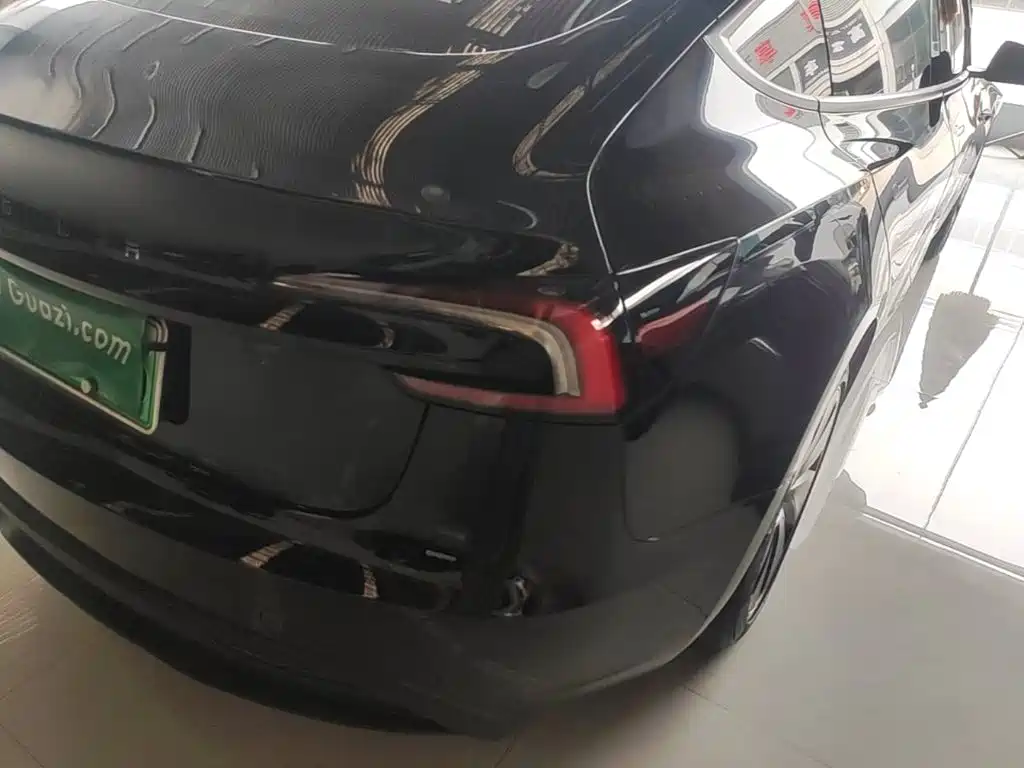 Tesla Model 3 — миниатюра 8