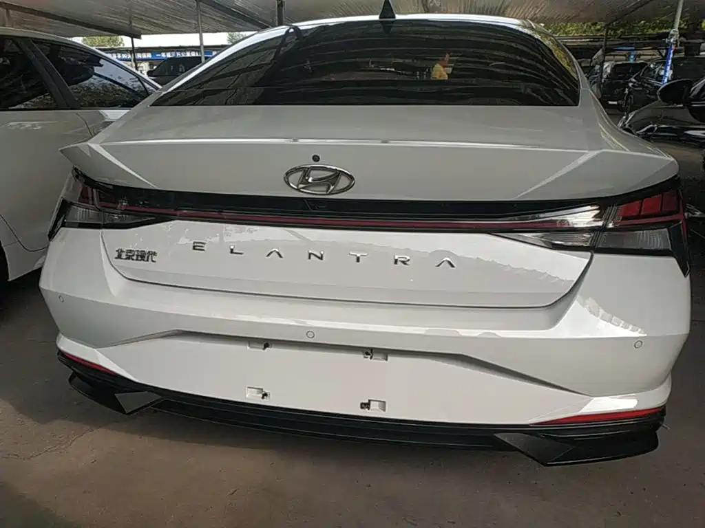 Hyundai Elantra — миниатюра 6