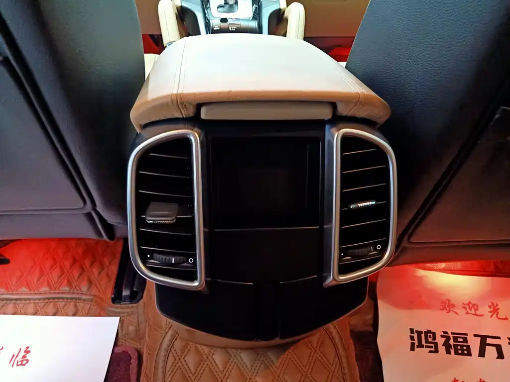 Porsche Cayenne — миниатюра 17