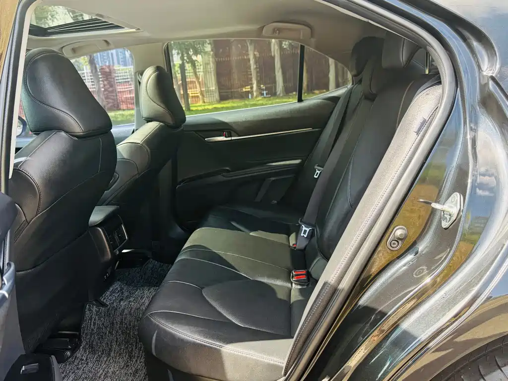 Toyota Camry — миниатюра 7