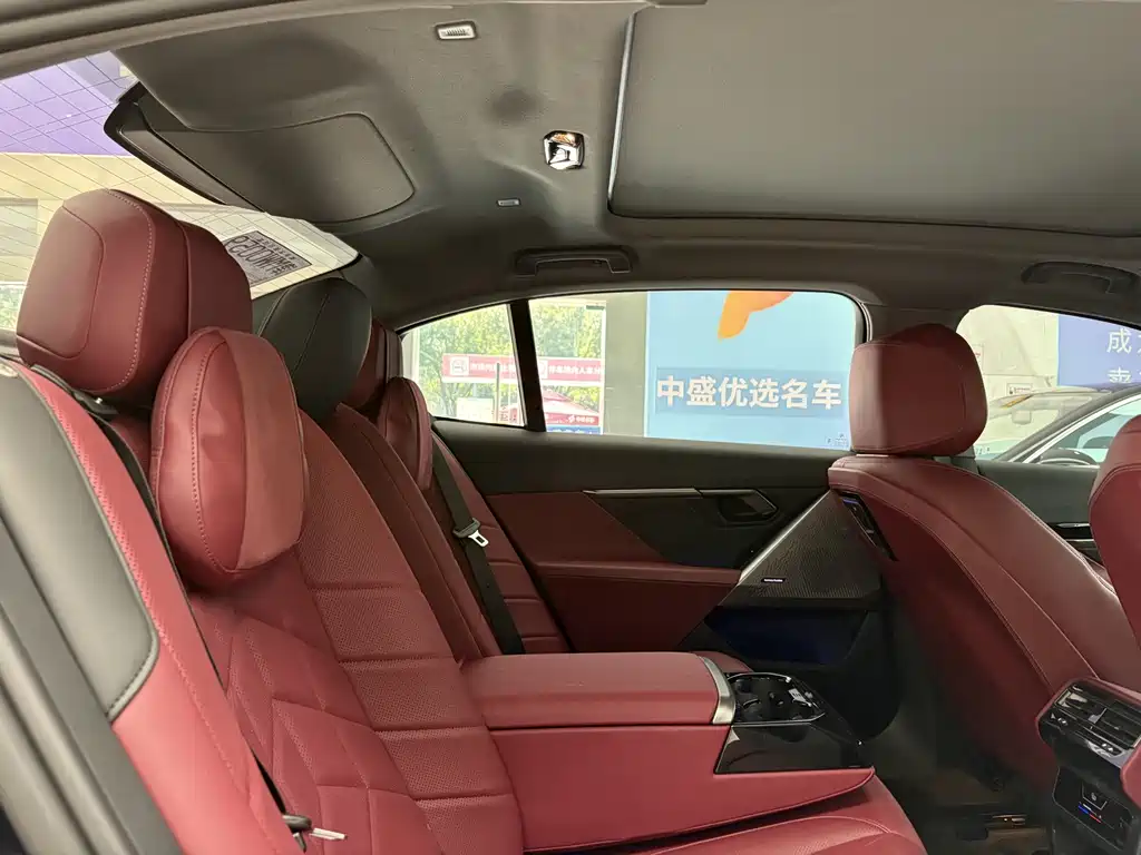 BMW 5 Series — миниатюра 6