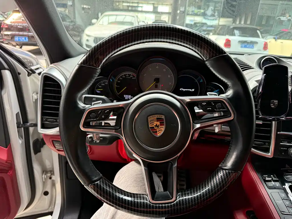 Porsche Cayenne — миниатюра 5