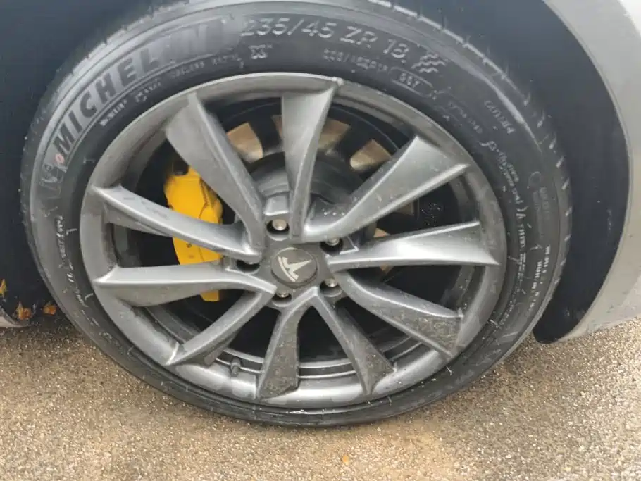 Tesla Model 3 — миниатюра 6