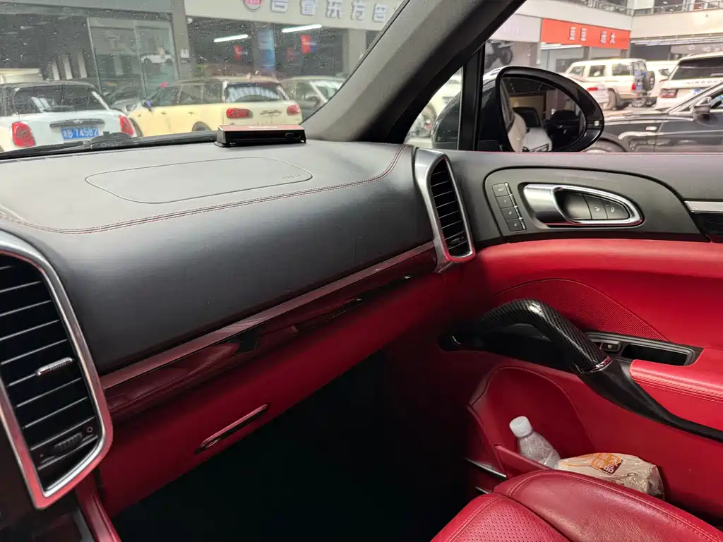 Porsche Cayenne — миниатюра 8