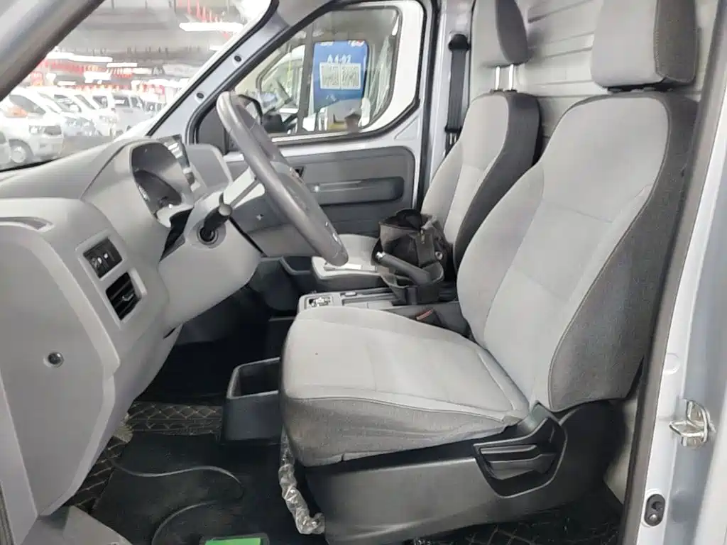 Wuling Yangguang — миниатюра 15