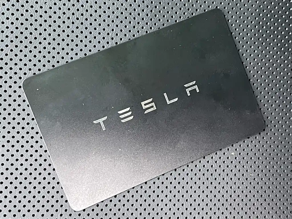 Tesla Model 3 — миниатюра 15